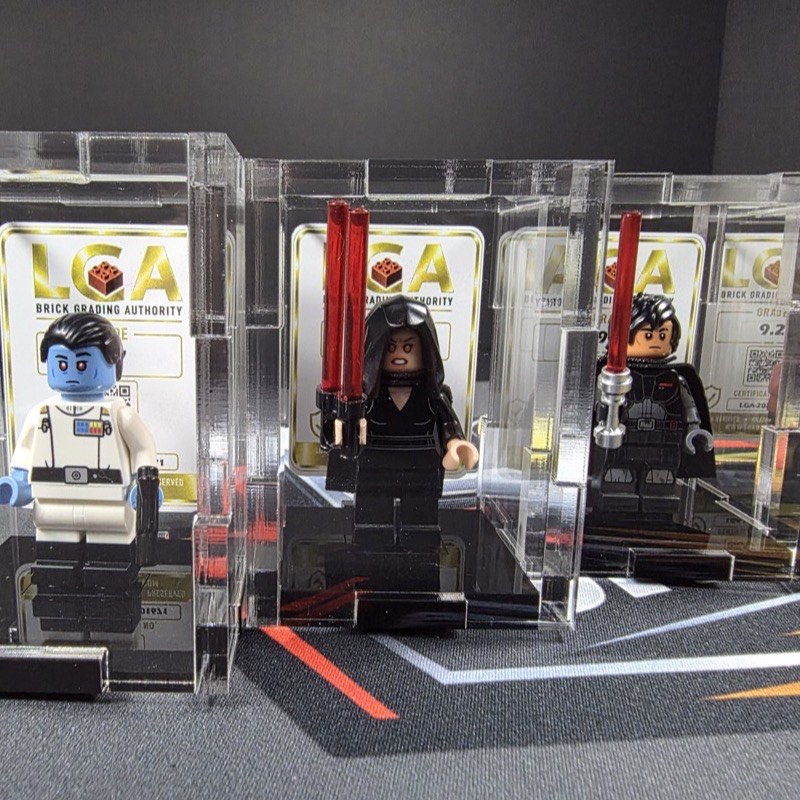 Minifigures encapsulated in LGA acrylic cases